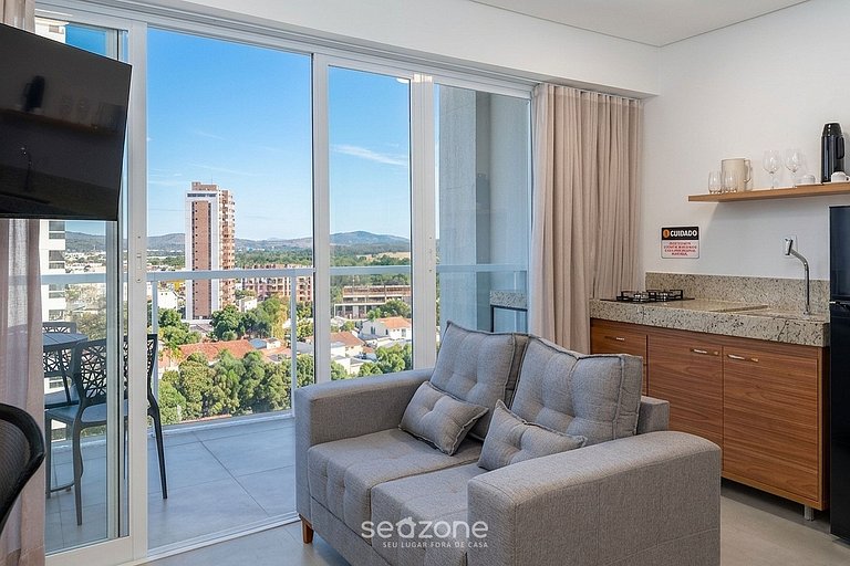 Studio con balcón en cond. con piscina MSU1001