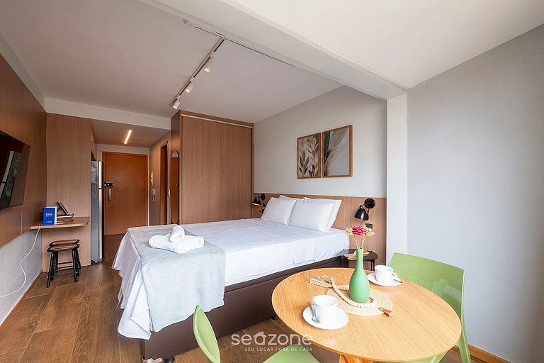 Studio em Cond. c/ Piscina e Academia EUB0301