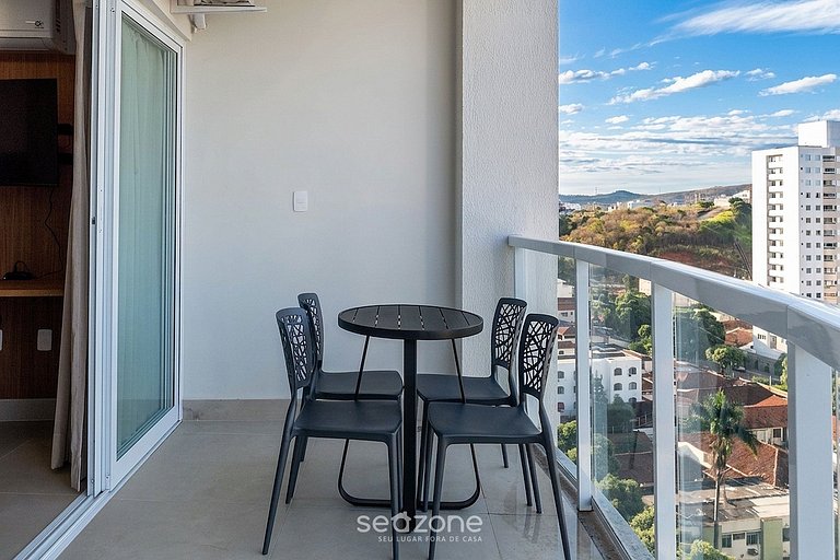 Conforto c/ Varanda em Cond. c/ Piscina MSU1202