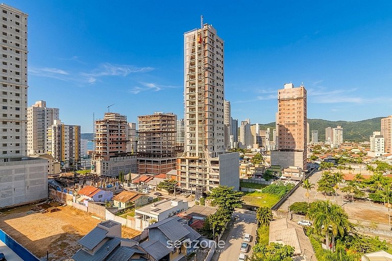 Apto. c/ Varanda e churrasq. a 340m Praia VAQ0901