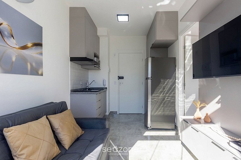 Studio c/ Varanda em Cond. c/ Piscina VBC1603