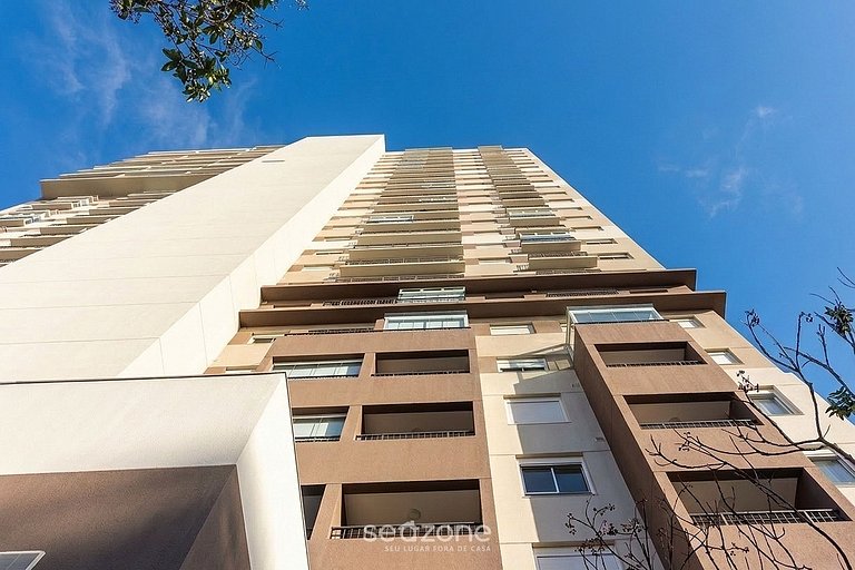 Studio c/ Varanda em Cond. c/ Piscina VBC1603