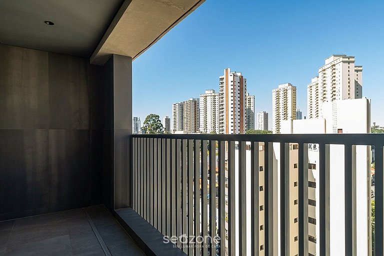 Studio Confortável c/ Varanda e Vista Cid. SIG0402