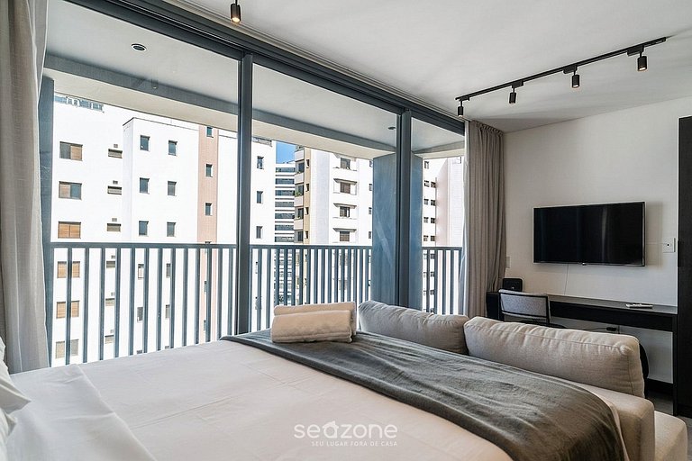 Estudio c/ Balcón y Vista Cid. en Condo. SIG0402