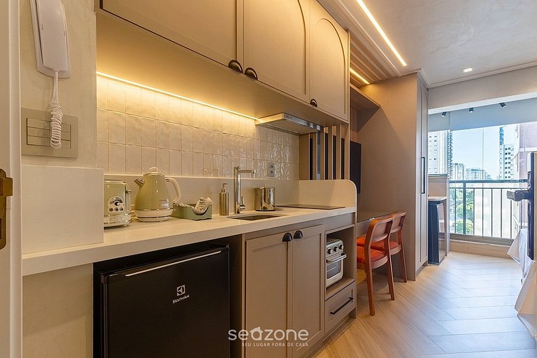 Studio c/ Varanda e Vista Cid. em Cond. GLA0101