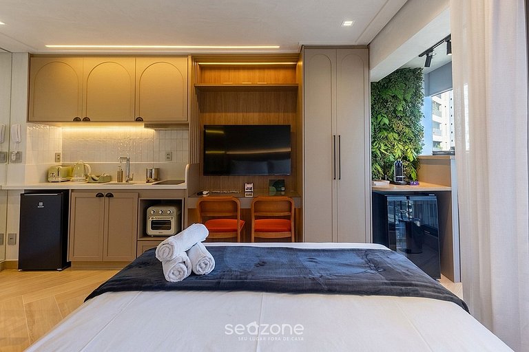 Studio c/ Varanda e Vista Cid. em Cond. GLA0101