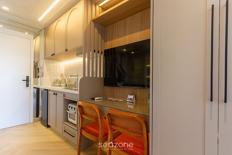 Studio c/ Varanda e Vista Cid. em Cond. GLA0101