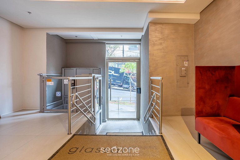 Studio c/ Varanda e Vista Cid. em Cond. GLA0101