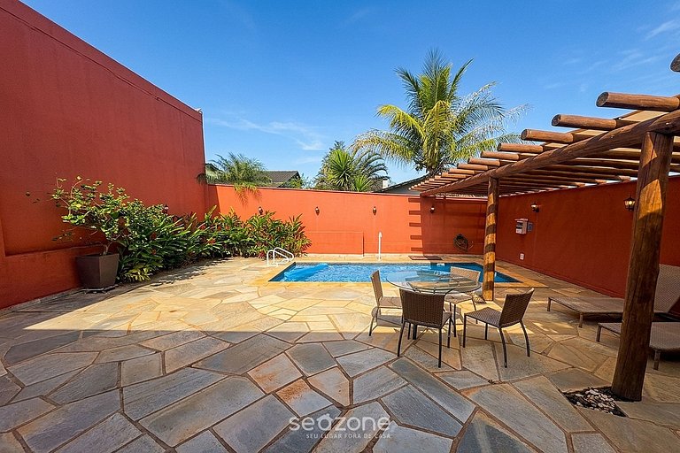 Casa em Cond. c/ Piscina priv. e churrasq. BJS0010