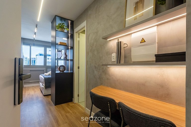Studio em Cond. c/ Piscina e Vista Cid. BEM1405