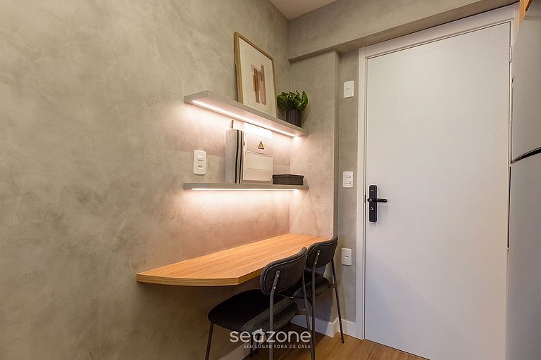 Studio em Cond. c/ Piscina e Vista Cid. BEM1405