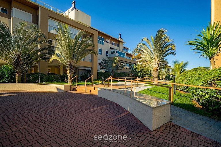 Apto. c/ Balcón en Condo. c/ Piscina VIC0202