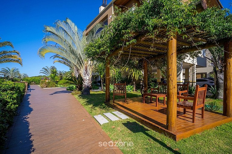 Apto. c/ Balcón en Condo. c/ Piscina VIC0202