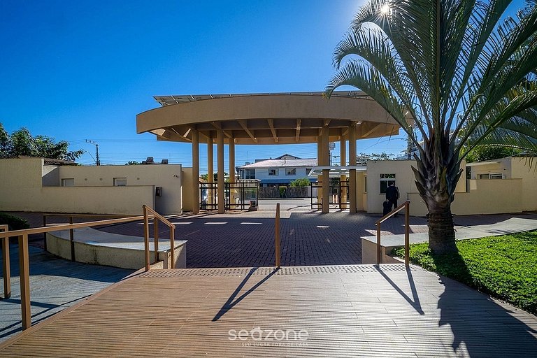 Apto. c/ Balcón en Condo. c/ Piscina VIC0202