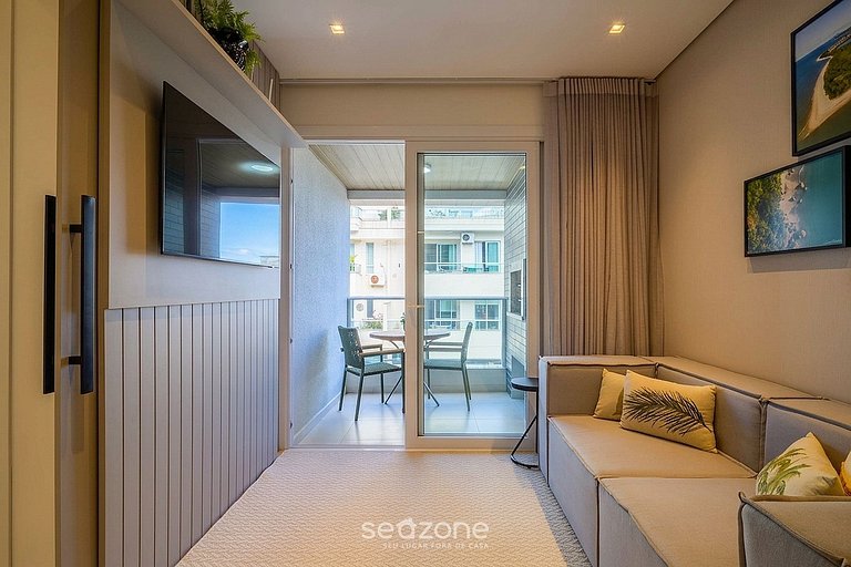 Apto. c/ Balcón en Condo. c/ Piscina SCB1223