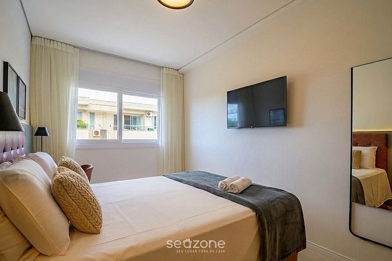 Apto. c/ Balcón en Condo. c/ Piscina SCB1223