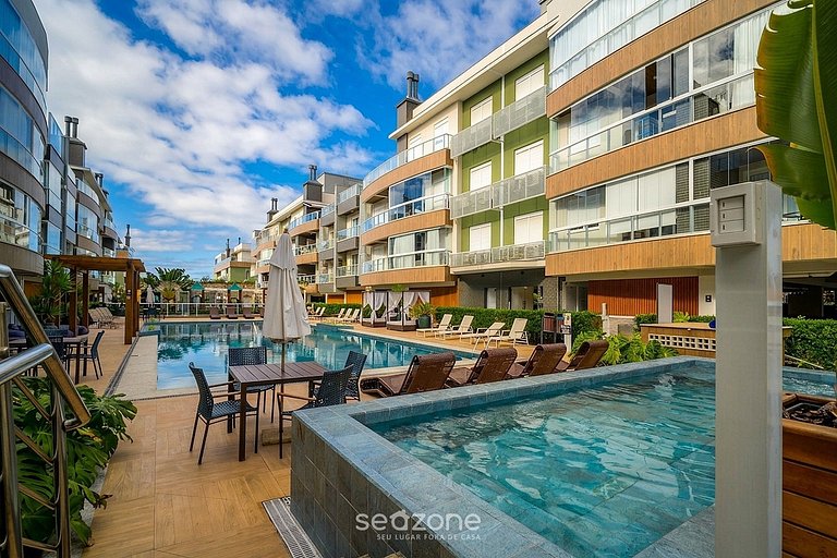 Apto. c/ Varanda em Cond. c/ Piscina SCB1223