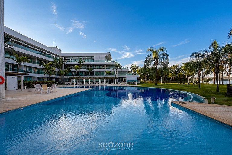 Apto. c/ Varanda em Cond. c/ Piscina LVT0031