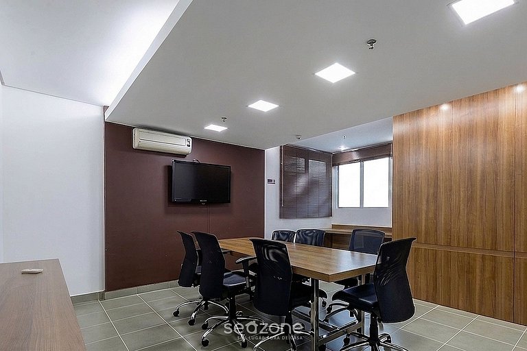Apto. c/ Varanda em Cond. c/ Piscina LVT0031