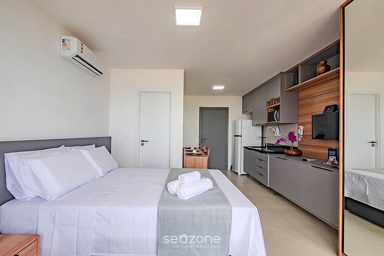 Studio em condomínio a 260 metros da praia BEA1807. Piscina
