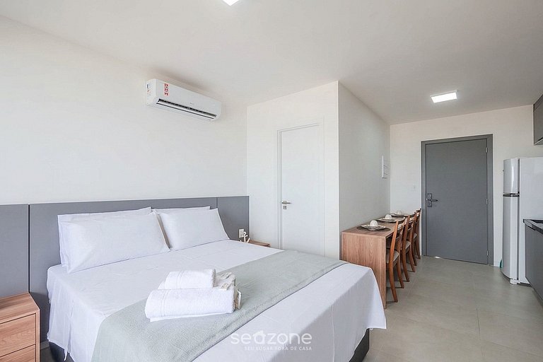 Studio em condomínio a 260 metros da praia BEA1807. Piscina