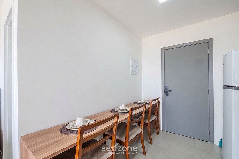 Studio em condomínio a 260 metros da praia BEA1807. Piscina