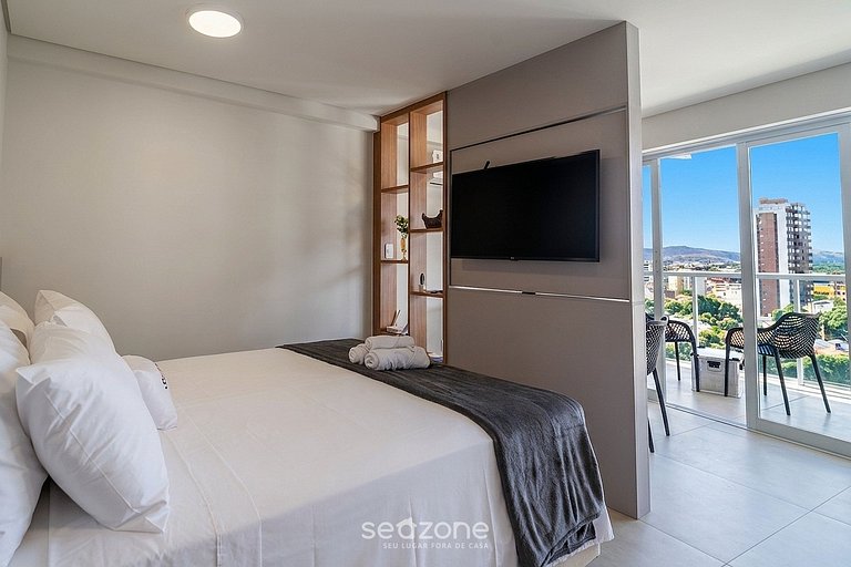 Studio c/ Varanda em Cond. c/ Piscina MSU0905