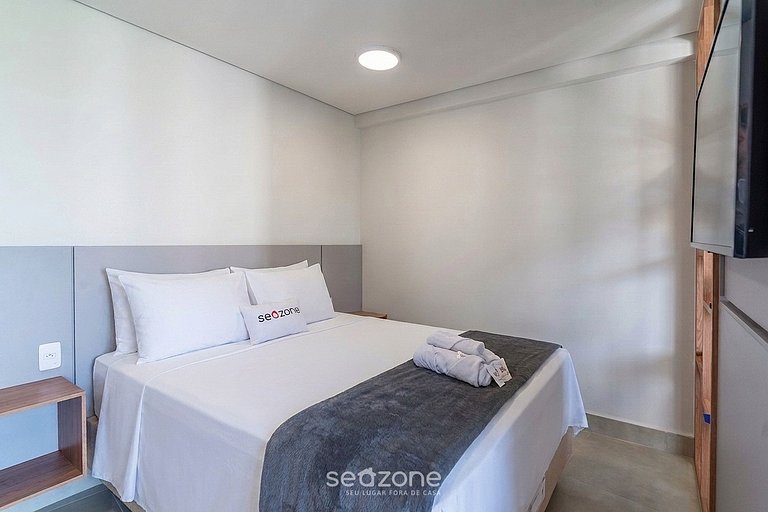 Studio c/ Varanda em Cond. c/ Piscina MSU0905