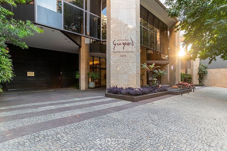 Apto. C/ piscina próx. da pça da Liberdade GUI1004