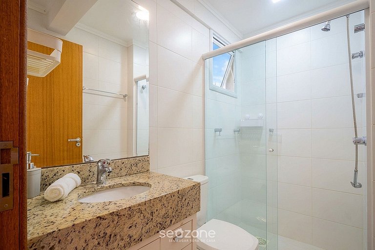 Apto. c/ Varanda em Cond. c/ Piscina RID3108