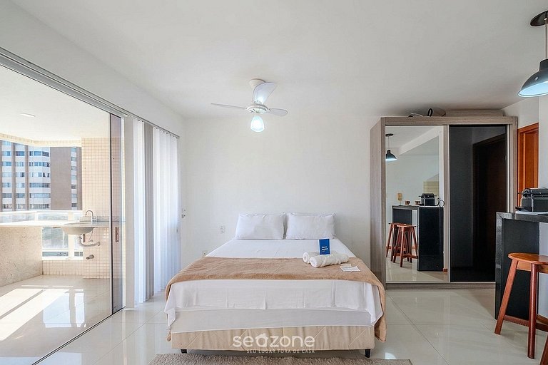 Apto. c/ Balcón en Condo. c/ Piscina SEV0406