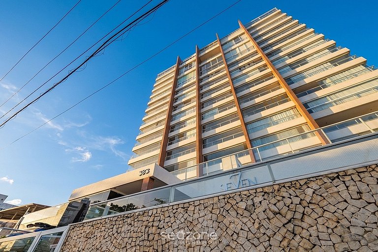 Apto. c/ Balcón en Condo. c/ Piscina SEV0406