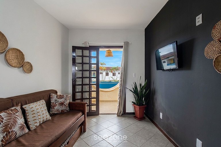 Apto. em Cond. c/ Piscina e Varanda LCE0025