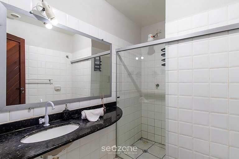 Apto. em Cond. c/ Piscina e Varanda LCE0025