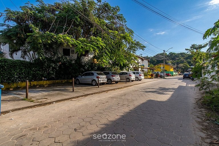 Apto. em Cond. c/ Piscina e Varanda LCE0025