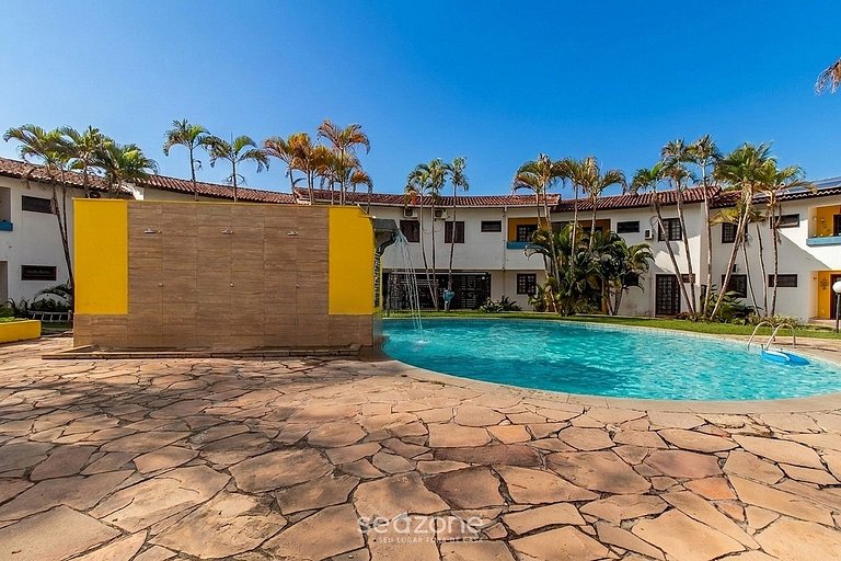 Apto. em Cond. c/ Piscina e Varanda LCE0025