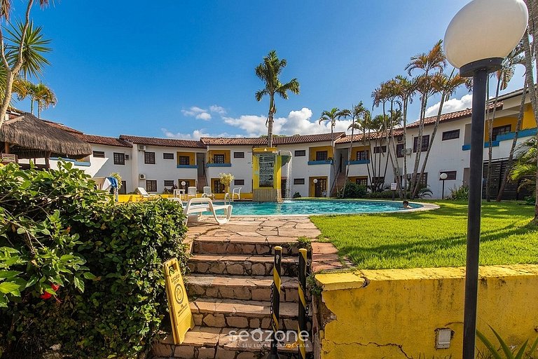 Apto. em Cond. c/ Piscina e Varanda LCE0025