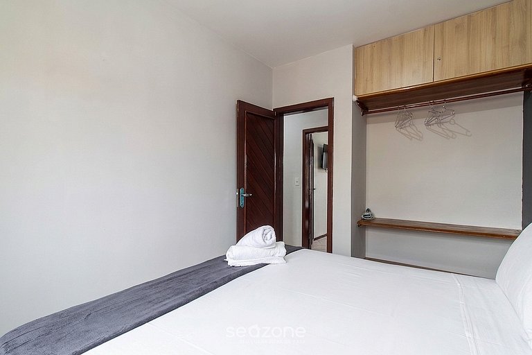 Apto. em Cond. c/ Piscina e Varanda LCE0025