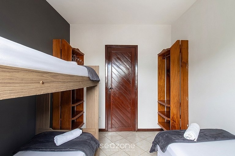 Apto. em Cond. c/ Piscina e Varanda LCE0025
