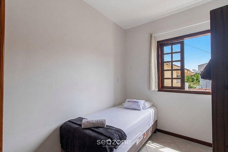Apto. en Condo. c/ Piscina y Balcón LCE0025