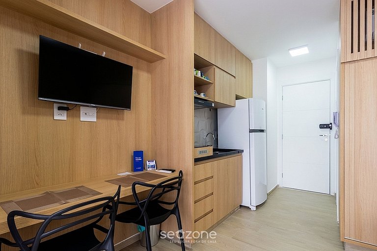 Studio c/ Varanda e Vista Cid. MQL1604