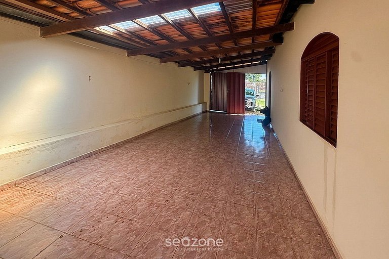 Casa c/ Varanda e Garagem coberta DBAA0105