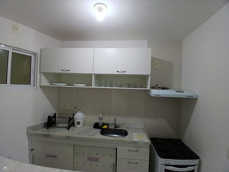 Apto. c/ Varanda, Vista Mar em Cond. KVI0405