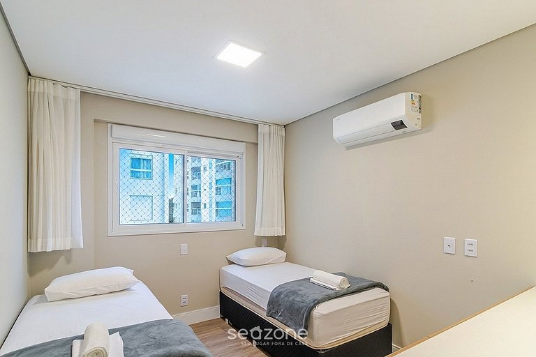 Apto. c/ Balcón y Piscina en Condo. SHC0705