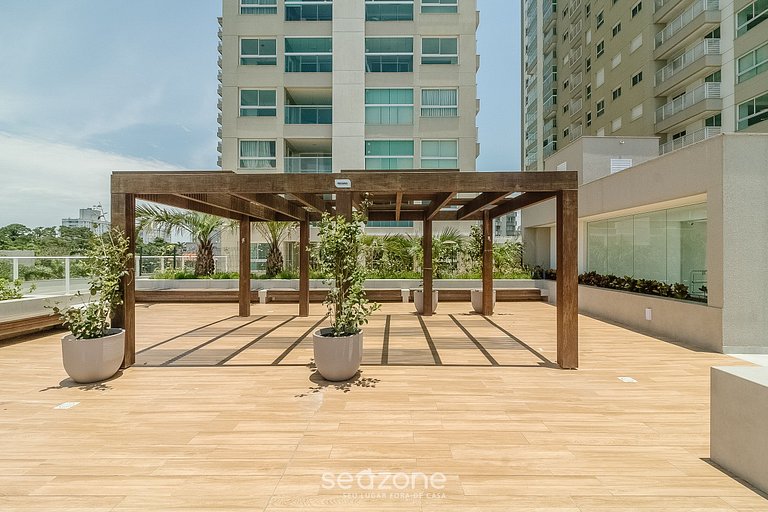 Apto. c/ Balcón y Piscina en Condo. SHC0705