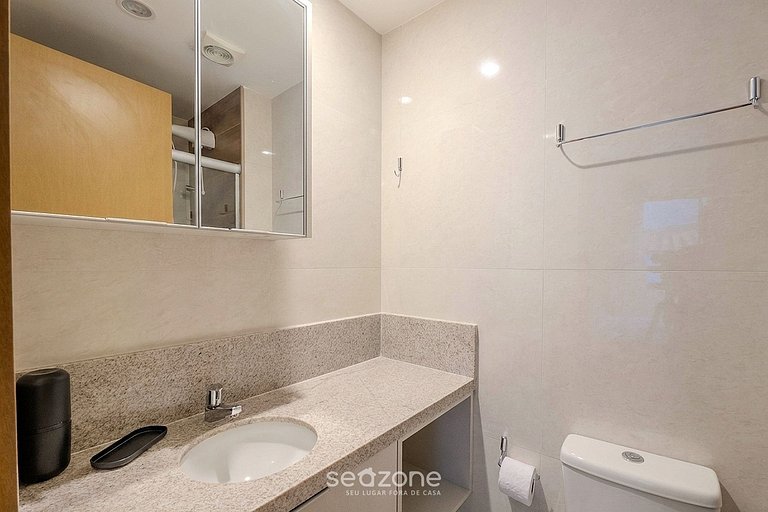 Apto. Bien ubicado c/ Garaje en Condo. HES0109