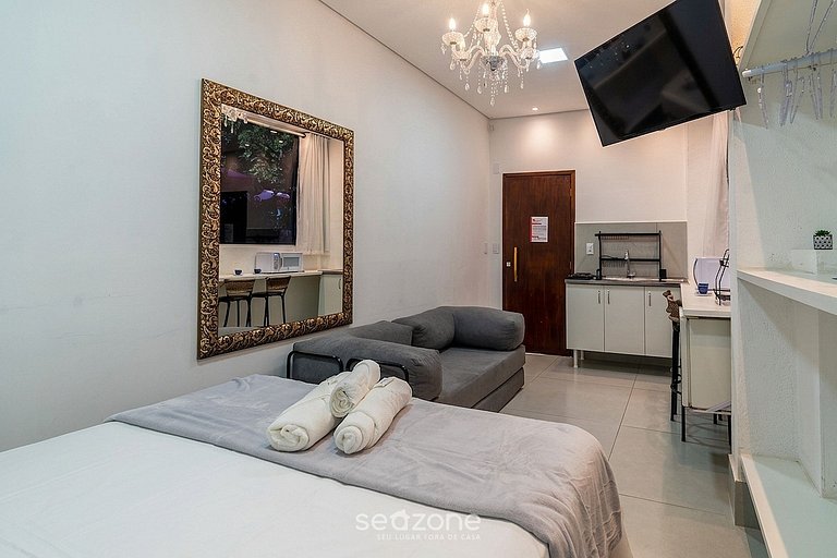 Studio em Cond. Bem localizado em GV APA1702