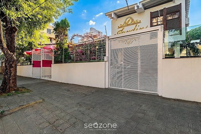 Studio em Cond. Bem localizado em GV APA1702