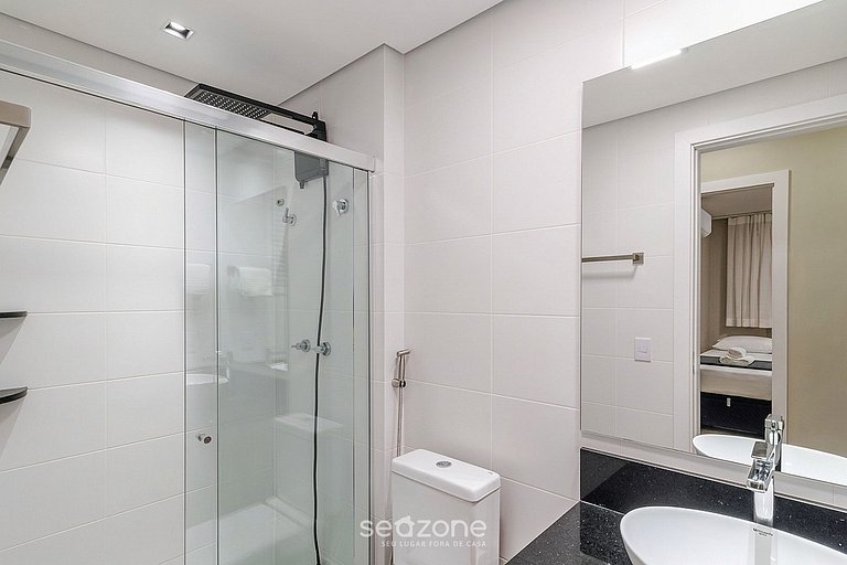 Apto. c/ Balcón y Piscina en Condo. SHC0705