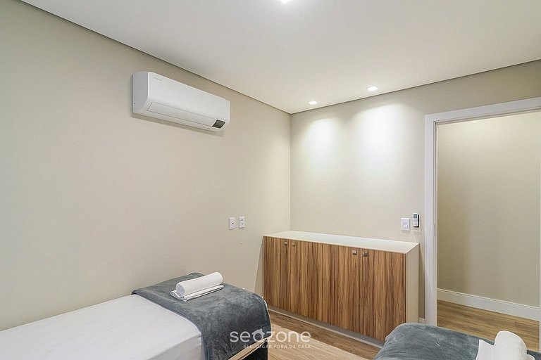 Apto. c/ Balcón y Piscina en Condo. SHC0705